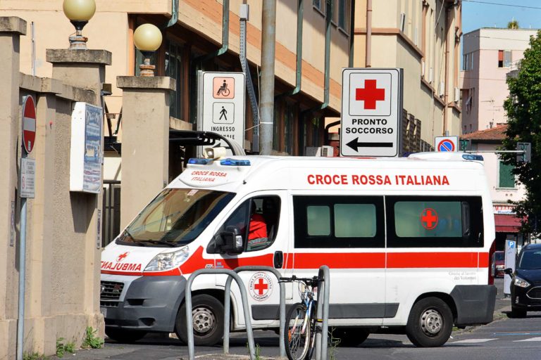 ospedale pronto soccorso croce rossa ambulanza foto Simone Lanari