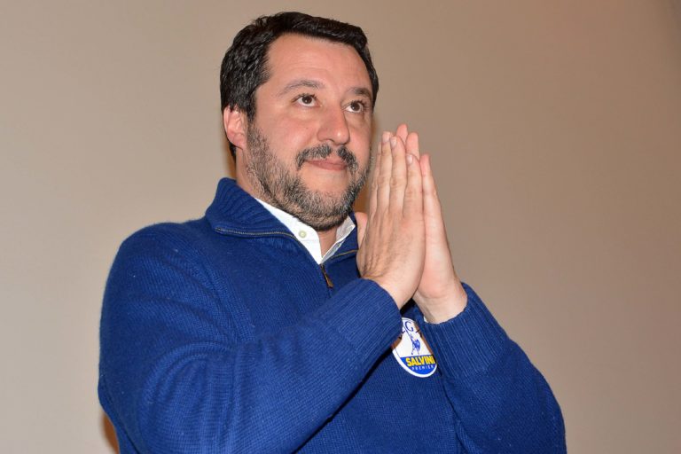 Salvini saluta e ringrazia il pubblico presente in sala (foto Simone Lanari)