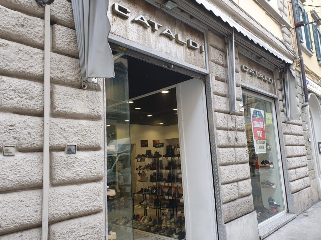 Chiude Storico Negozio Di Calzature Quilivorno It