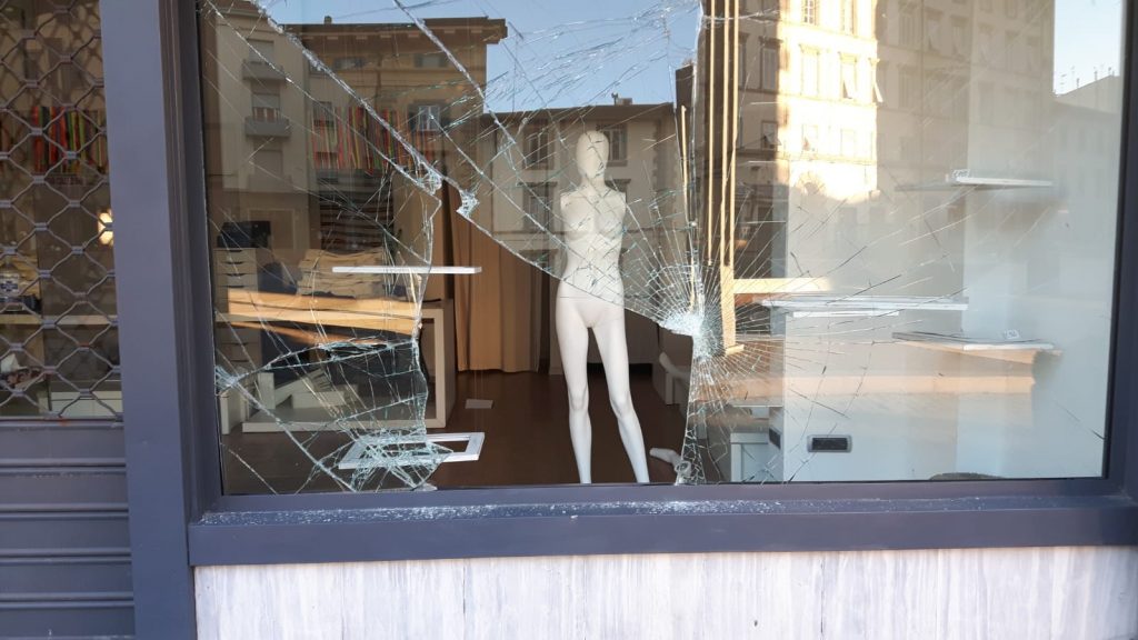 I Furti Non Si Fermano Sale Il Numero Dei Negozi Saccheggiati Quilivorno It