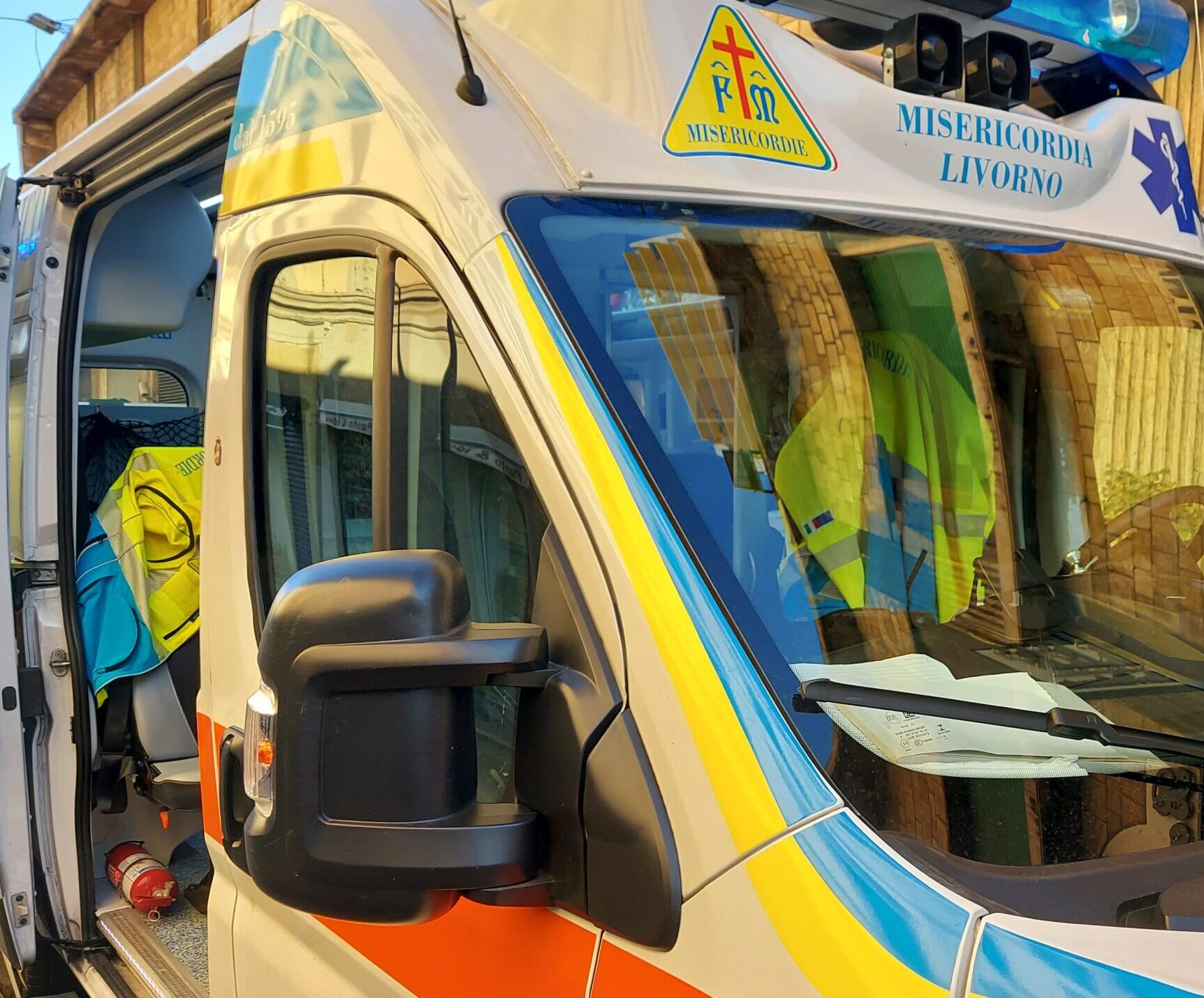 D In Escandescenze E Brucia Un Cassonetto Portato In Ospedale 