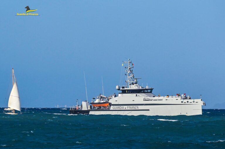 Finanza, il nuovo pattugliatore Multiruolo P.04 Osum in porto a Livorno