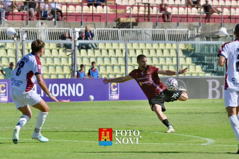 Biondi al tiro. Foto Novi/Us Livorno 1915
