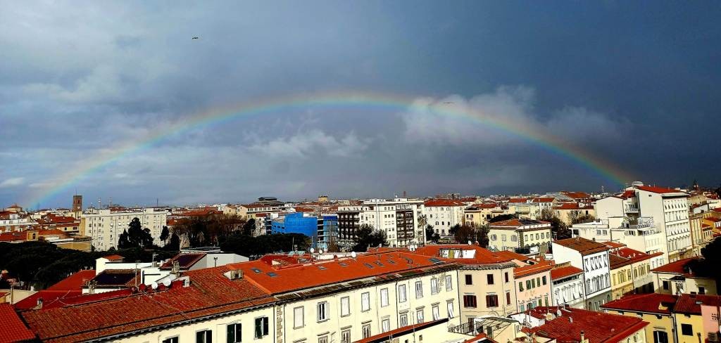 Arcobaleno sulla città