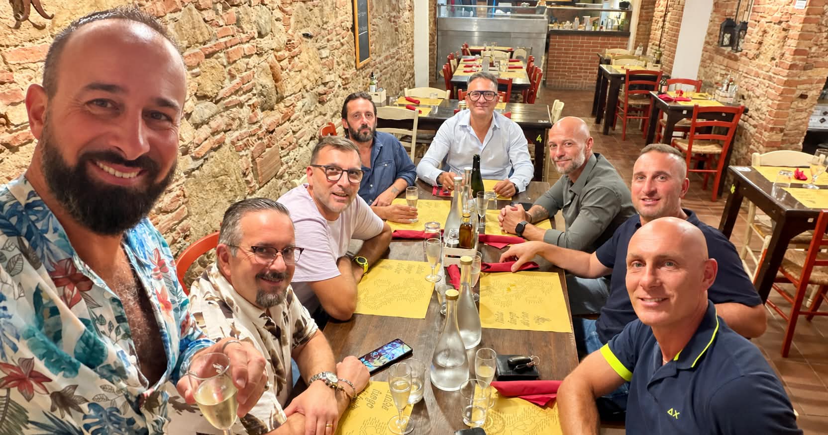 Una serata insieme per festeggiare il diploma e un’amicizia lunga 25 anni