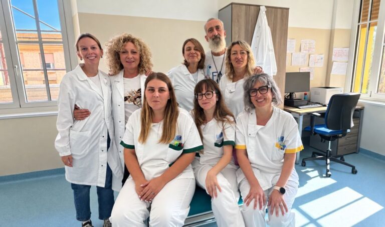Una parte del personale dell'ospedale di comunità